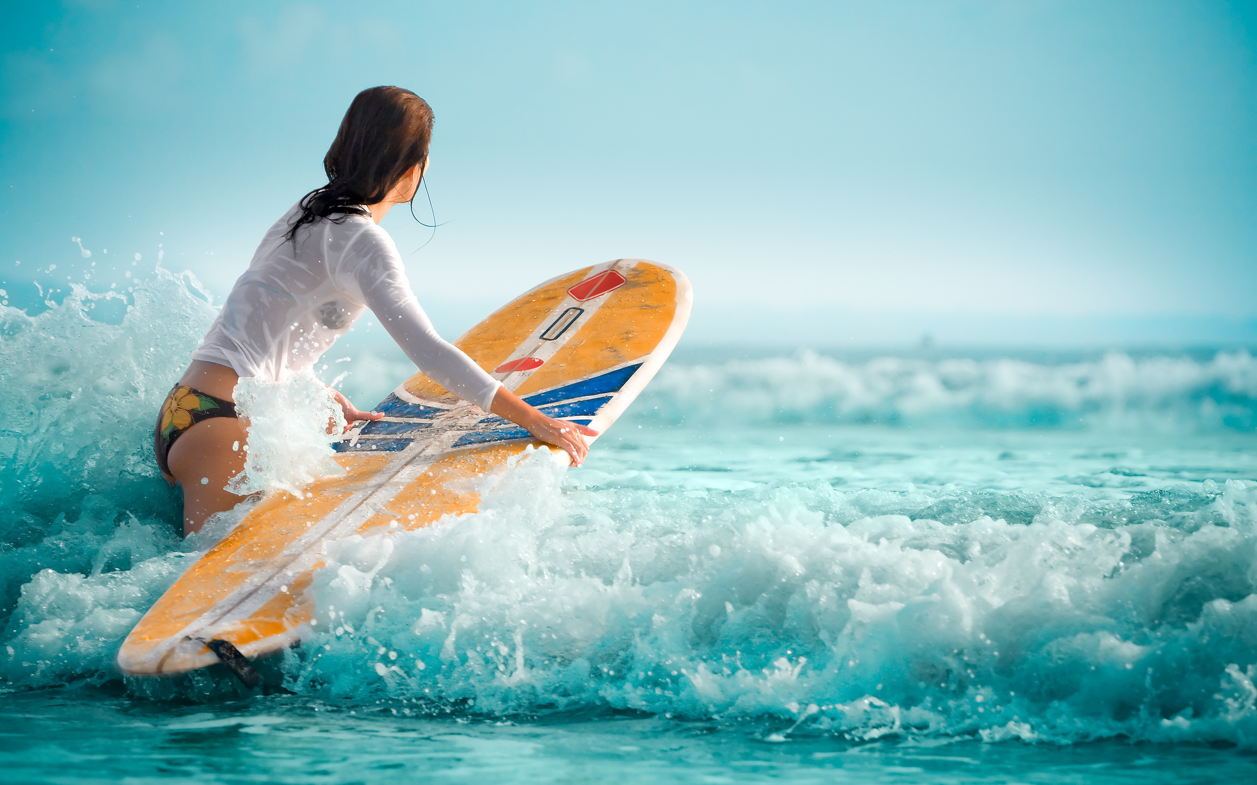 Surfing-Girl